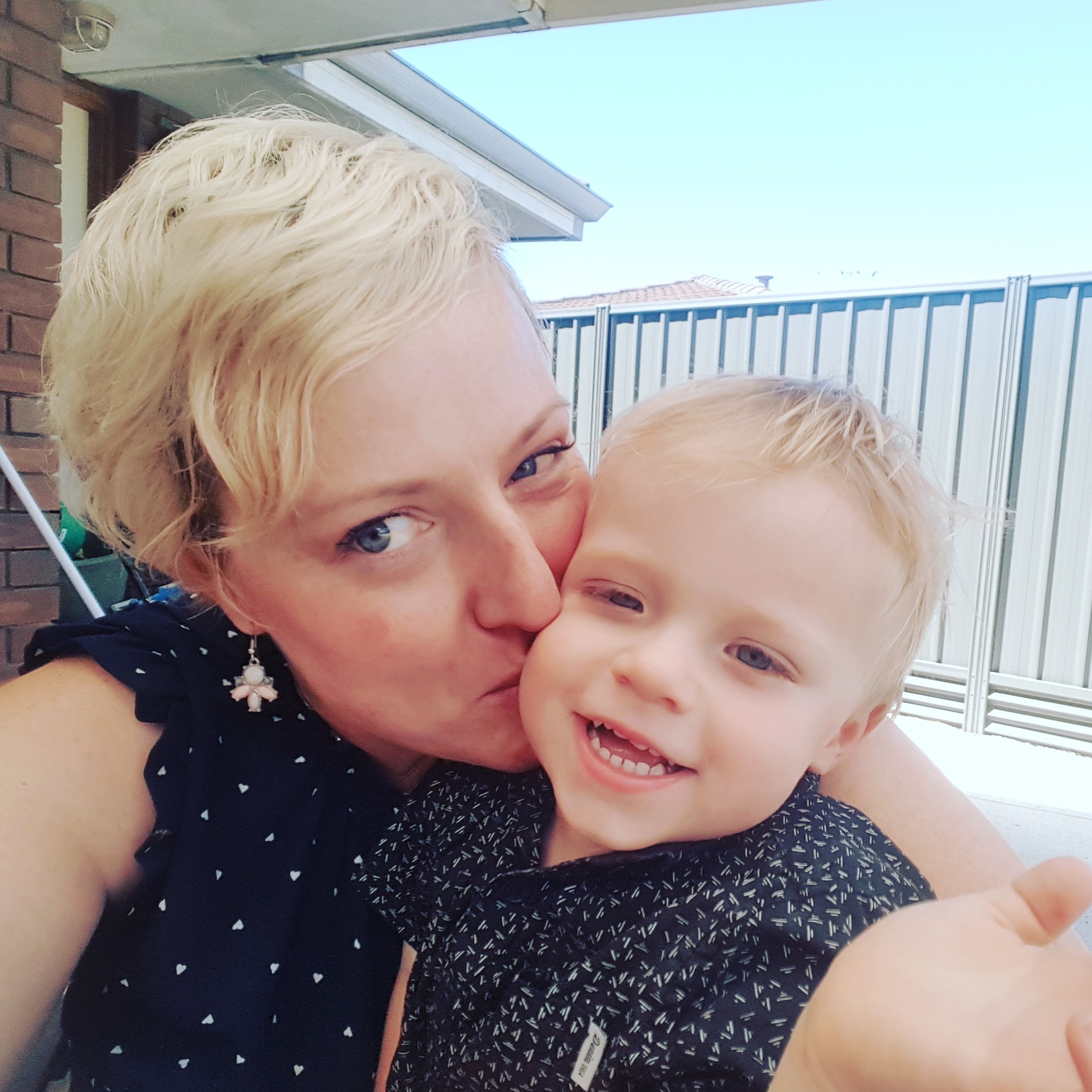 Farrah hanging out with her little boy, Rhylan.