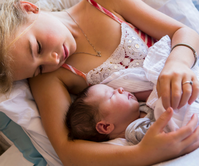 older sister at the birth of her sibling