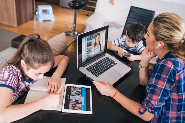 Experts advise students need to prioritise these 3 things during home online learning