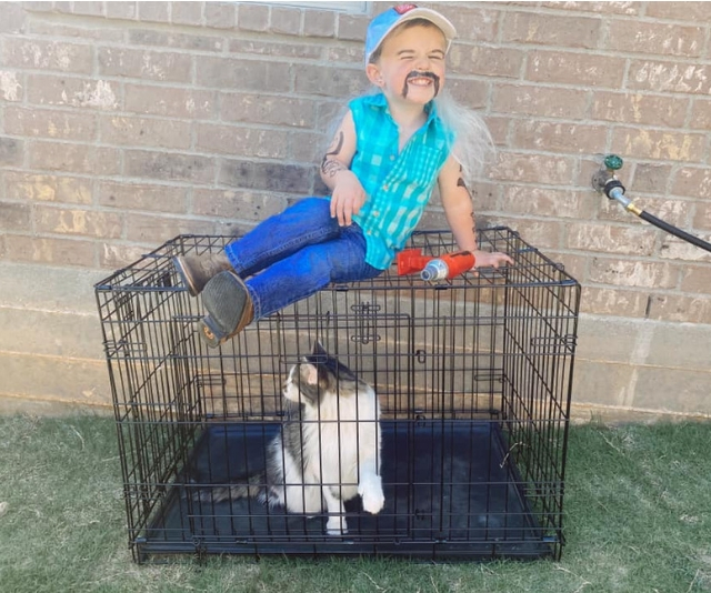 These kids dressed as Tiger King’s Joe Exotic and Carole Baskin are isolation goals