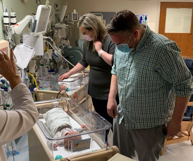 Parents who battled coronavirus finally meet their newborn twins 20 days after their birth