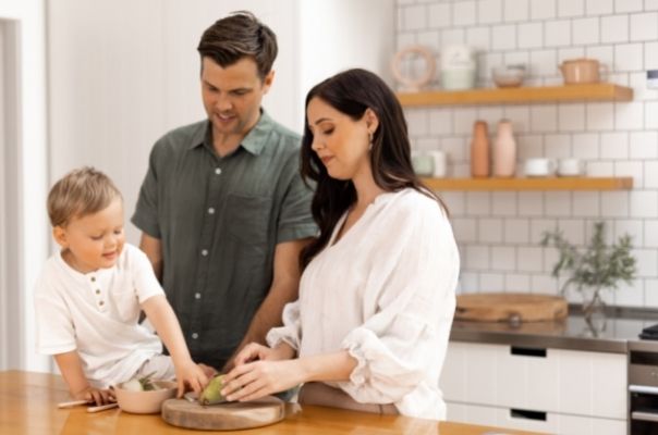 Starting solids: 10 ways to encourage healthy, fuss-free eating