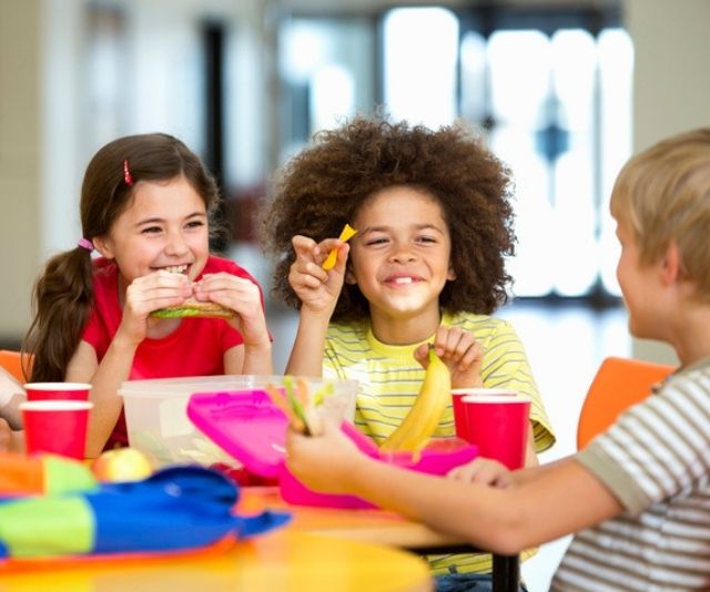 How to choose the perfect lunch box, bag or flask for toddlers through to teens