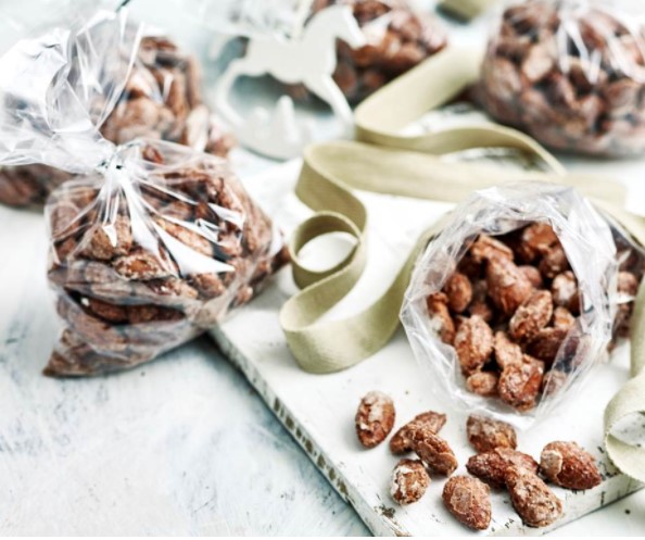 Sugar and spice almonds