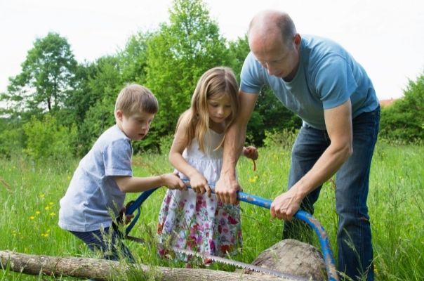 Risk play helps your child develop essential skills. Here’s five activities to do these holidays