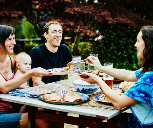 The best backyard summer entertaining tips for the whole family