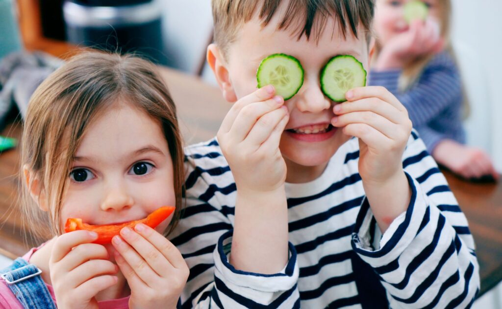 Boy and girl with healthy food