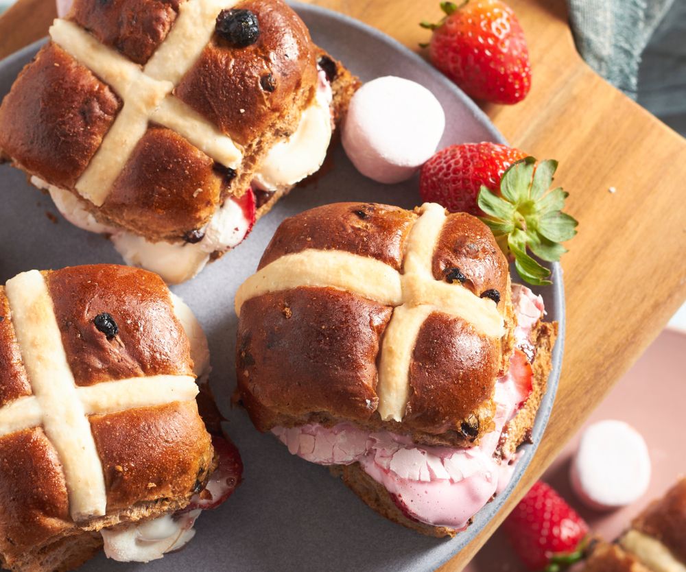 Airfryer hot cross buns s’mores recipe. Yummmm!