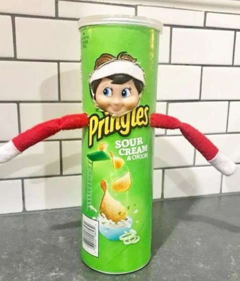 Elf on the shelf Pringle carton