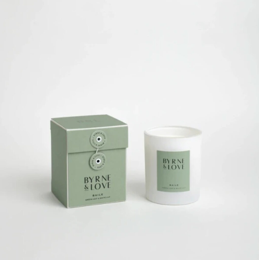 BYRNE & LOVE 300G BAILE CANDLE GREEN - GREEN LEAF & WHITE LILY