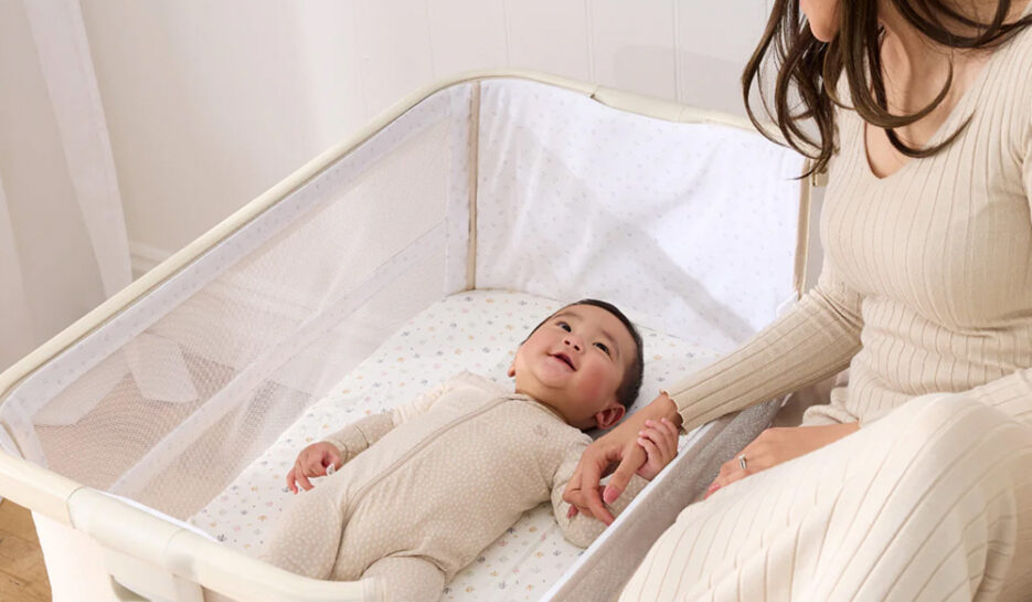 iL Tutto CoZee Breeze Lite Co-sleeping Bassinet in Whitewash Ash and Mushroom 2