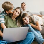 Pinterest trends australia: Family looking at laptop