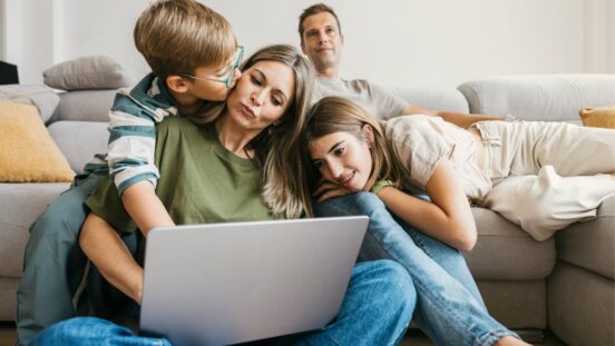 Pinterest trends australia: Family looking at laptop