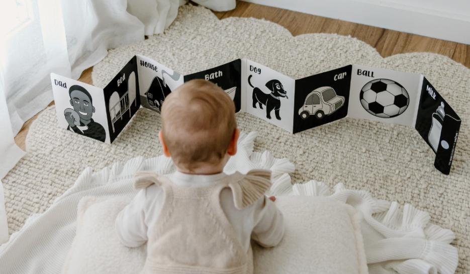 Young Wonderer Welcome to the World Little One High Contrast Tummy Time Book