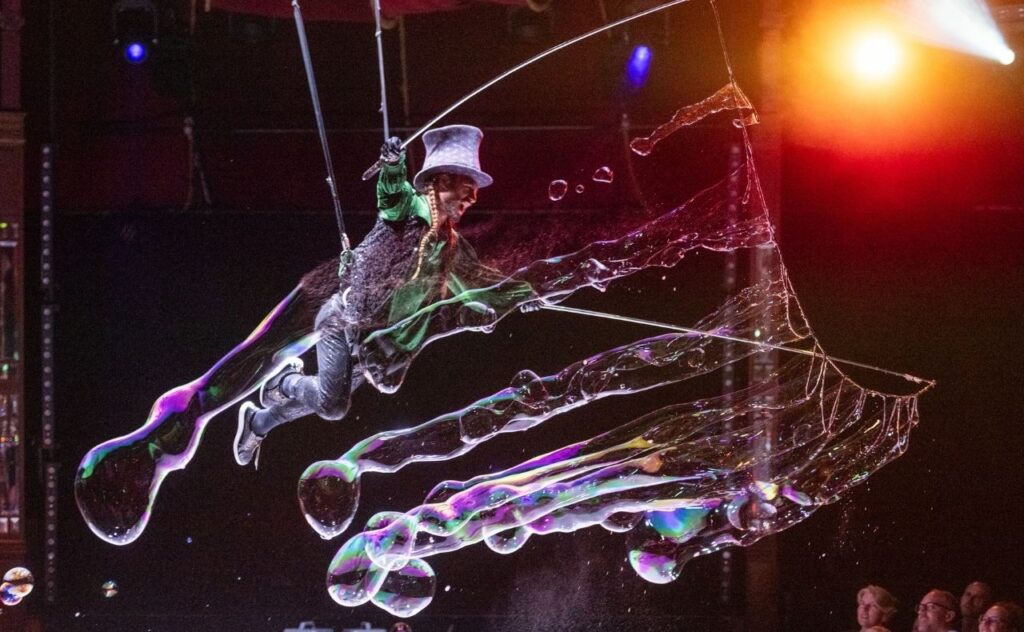 Flying Bubbles Show